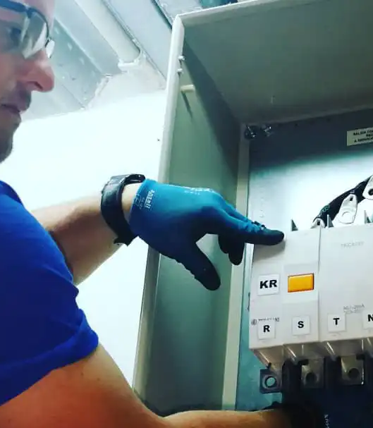 Reparacion contactor de un grupo electrógenos